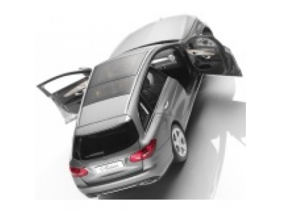 Модель автомобиля Mercedes C-Class Estate, Exclusive, Scale 1:18, Palladium Silver